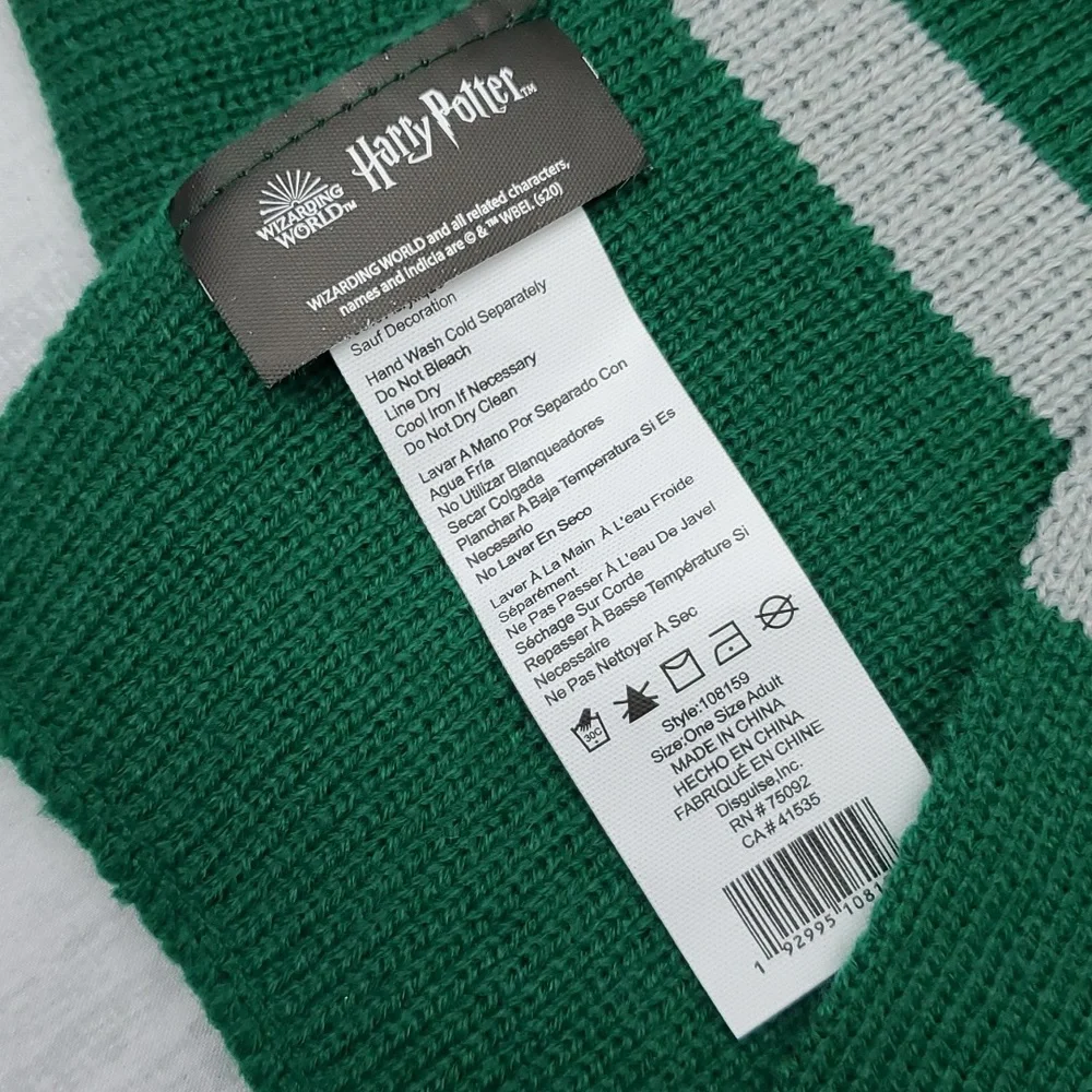 NWOT Slytherin Harry Potter Knitted Crest Scarf Green abd Gray with Crest